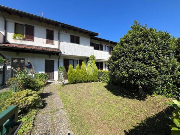 casa indipendente in vendita ad Arosio