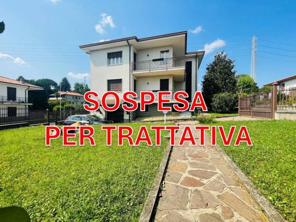 casa indipendente in vendita ad Arosio