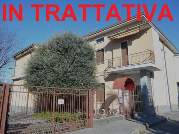 casa indipendente in vendita ad Arosio