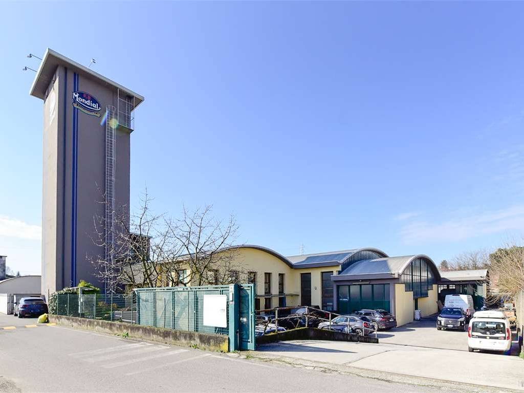 locale commerciale in vendita ad Arosio