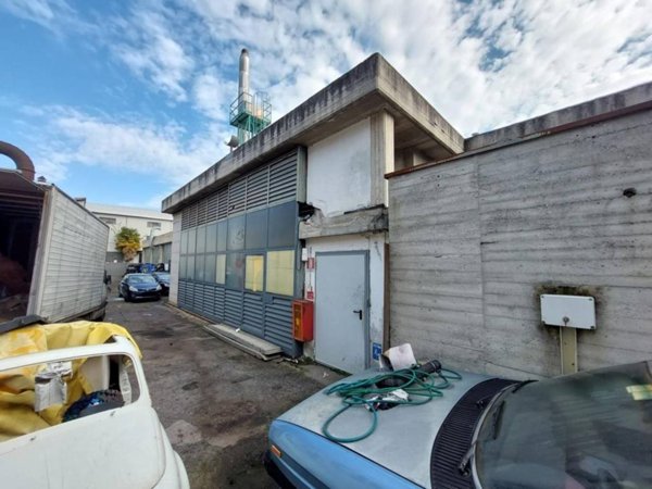 locale commerciale in vendita ad Arosio