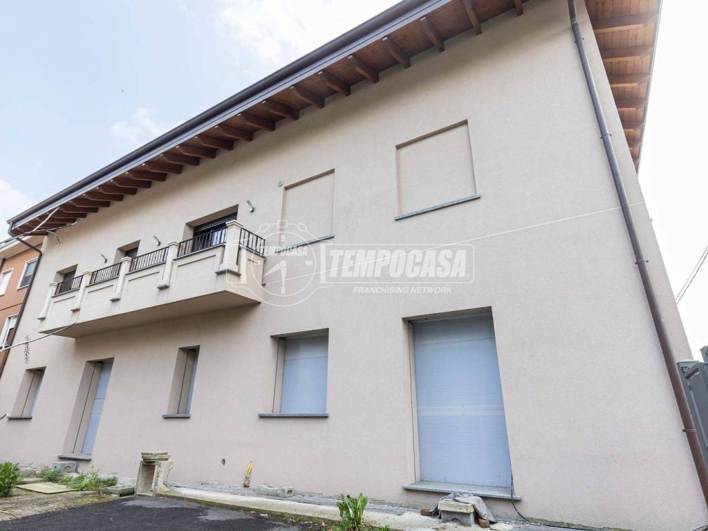 casa indipendente in vendita ad Arosio