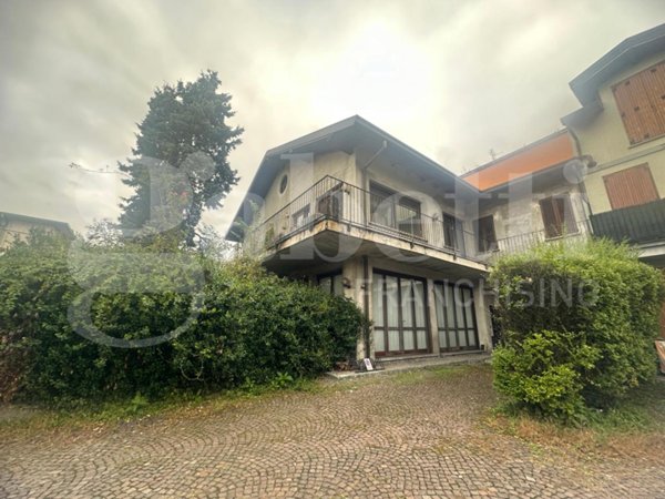 casa indipendente in vendita ad Arosio