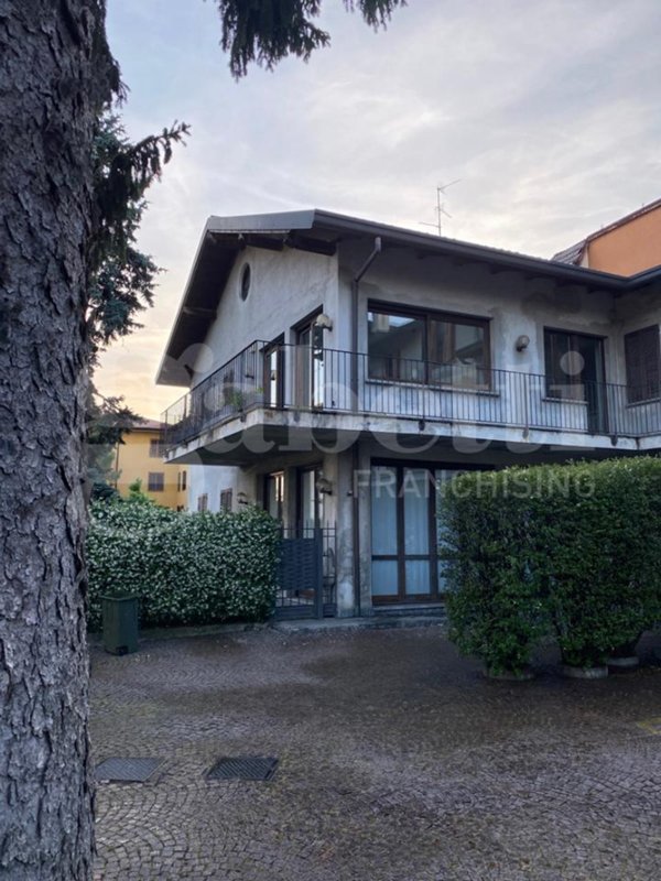 casa indipendente in vendita ad Arosio