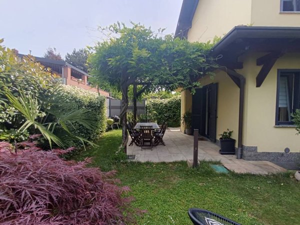 casa indipendente in vendita ad Arosio
