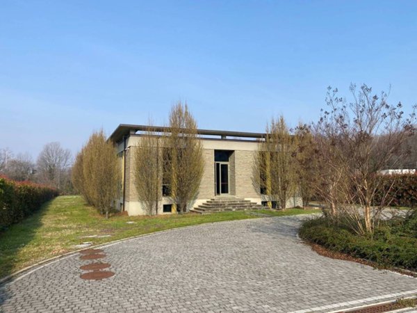 negozio in vendita ad Arosio