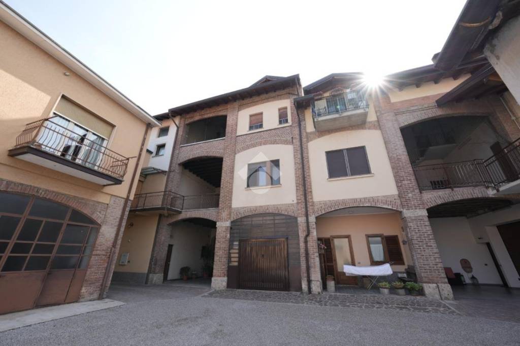 appartamento in vendita ad Arosio