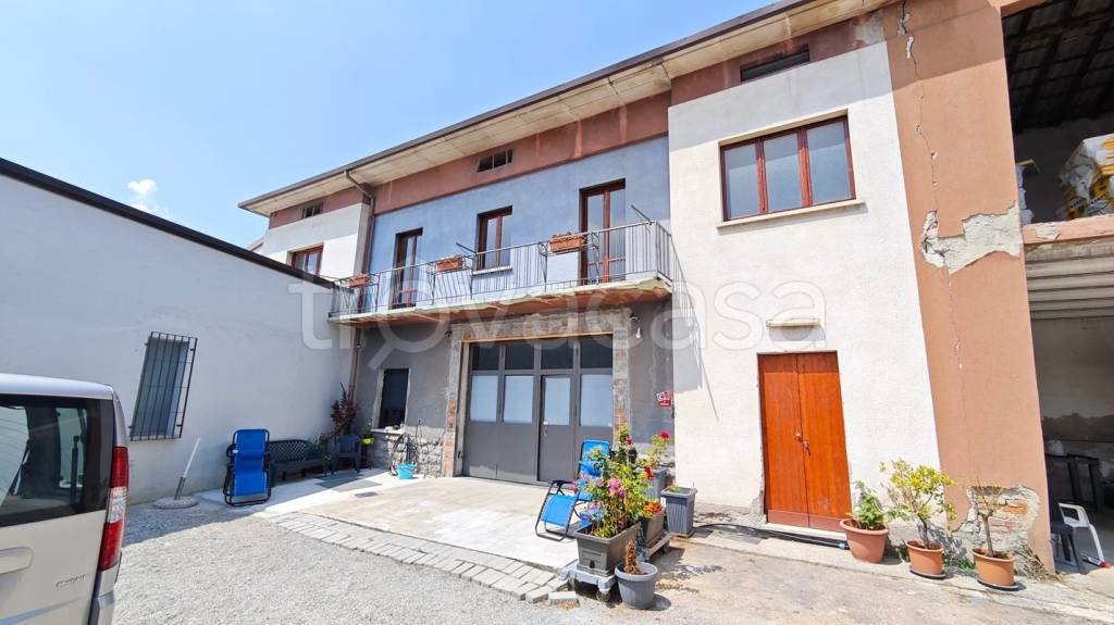 casa indipendente in vendita ad Arosio