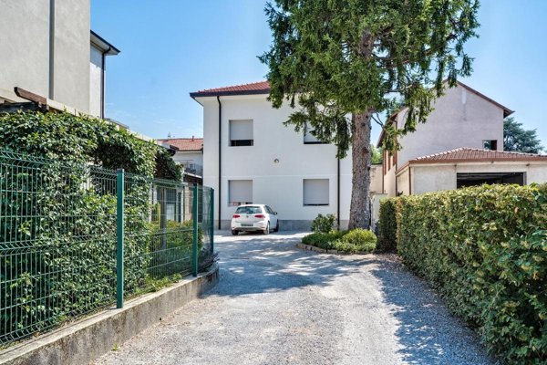 casa indipendente in vendita ad Arosio
