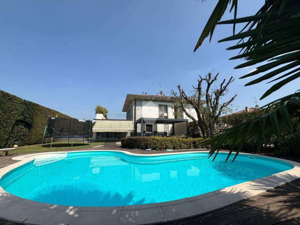 casa indipendente in vendita ad Arosio