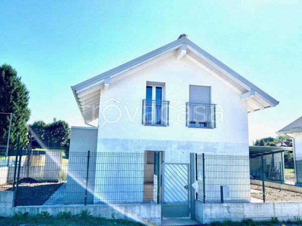 casa indipendente in vendita ad Arosio