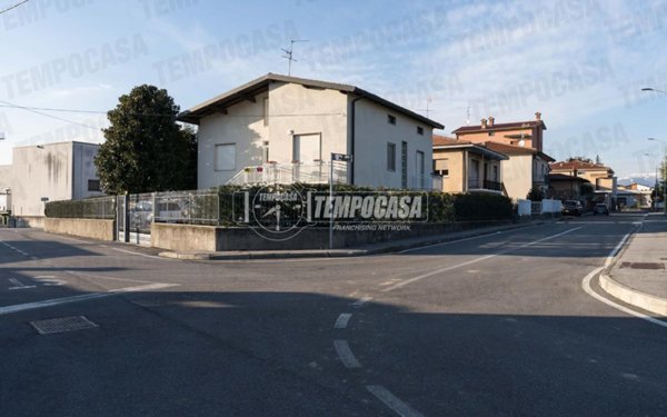 casa indipendente in vendita ad Arosio