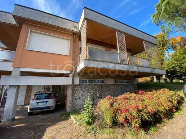 casa indipendente in vendita ad Arosio