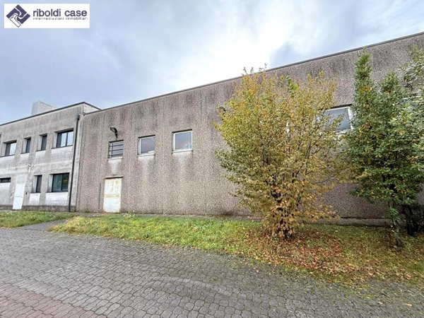 capannone in vendita ad Arosio