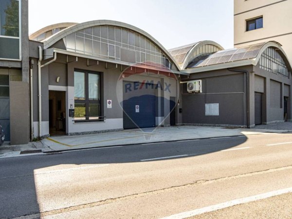 locale commerciale in vendita ad Arosio