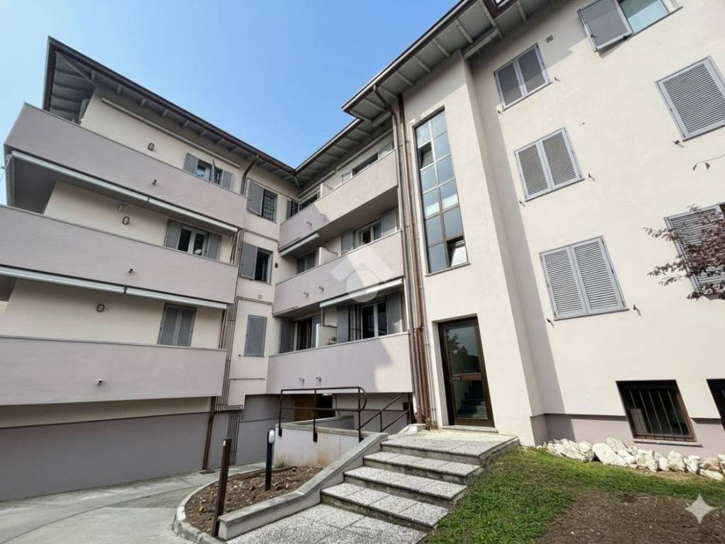 appartamento in vendita ad Arosio