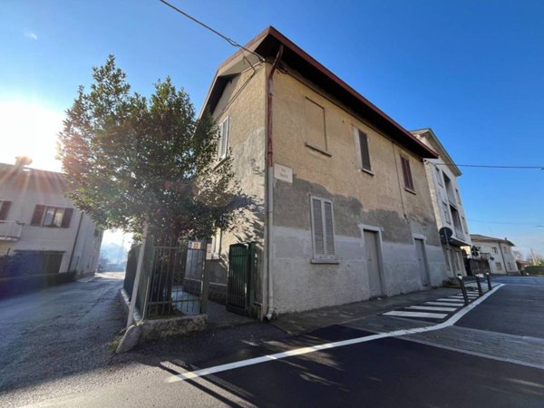 casa indipendente in vendita ad Arosio