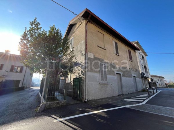casa indipendente in vendita ad Arosio