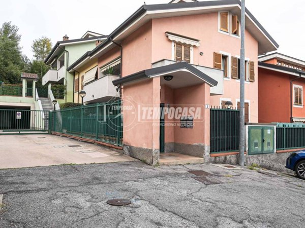 appartamento in vendita ad Arosio