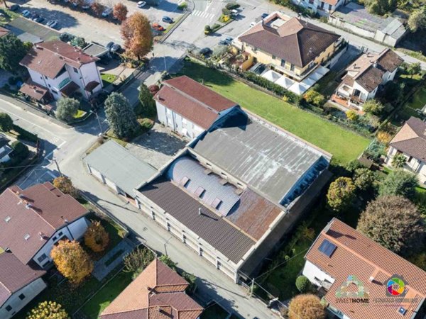 locale commerciale in vendita ad Arosio