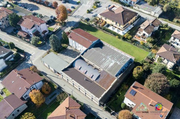 locale commerciale in vendita ad Arosio