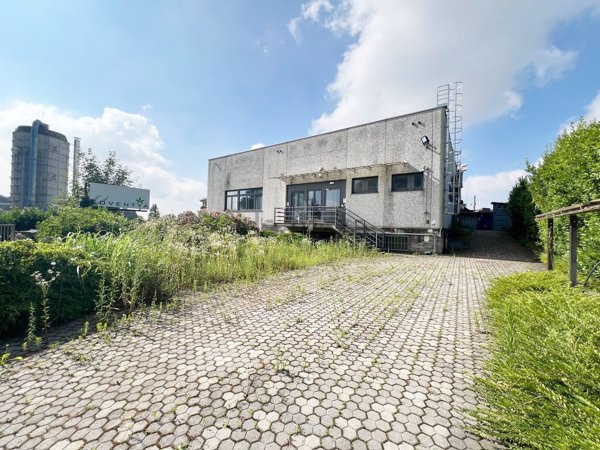 capannone in vendita ad Arosio