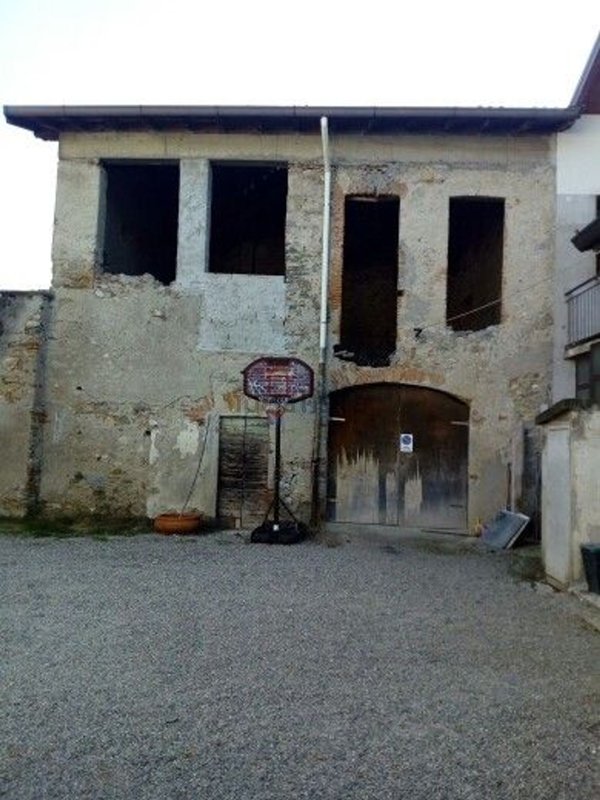 casale in vendita ad Arosio