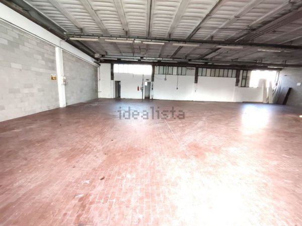 capannone in vendita ad Arosio