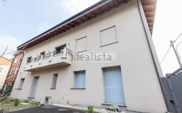 casa semindipendente in vendita ad Arosio