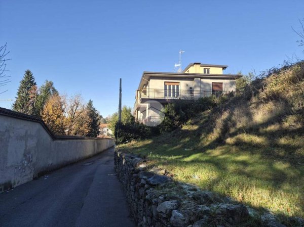 appartamento in vendita ad Arosio