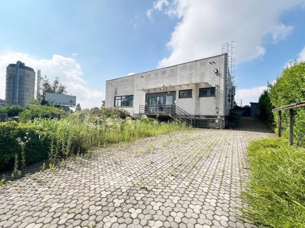 negozio in vendita ad Arosio