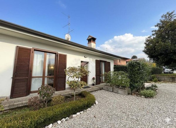 casa indipendente in vendita ad Arosio