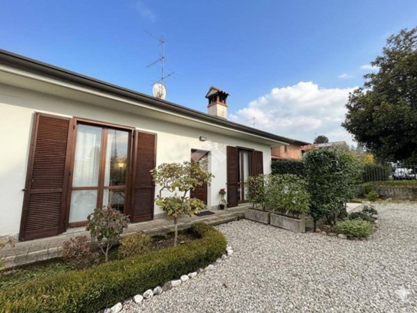 casa indipendente in vendita ad Arosio