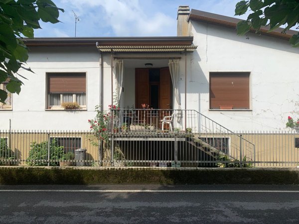 casa indipendente in vendita ad Arosio