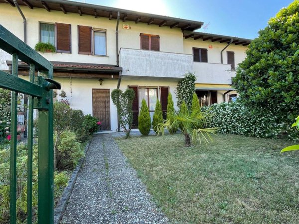 casa indipendente in vendita ad Arosio