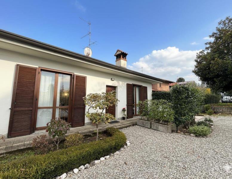 casa indipendente in vendita ad Arosio