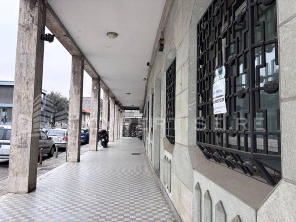 locale commerciale in vendita ad Arosio
