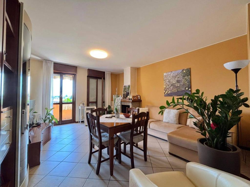 appartamento in vendita ad Arosio
