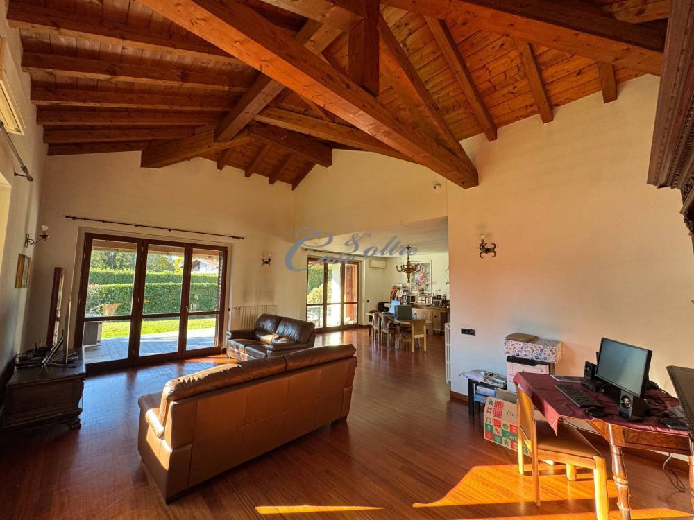 casa indipendente in vendita ad Arosio