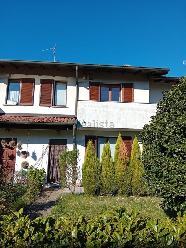 casa indipendente in vendita ad Arosio