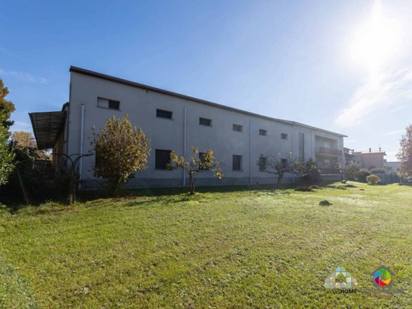 intera palazzina in vendita ad Arosio