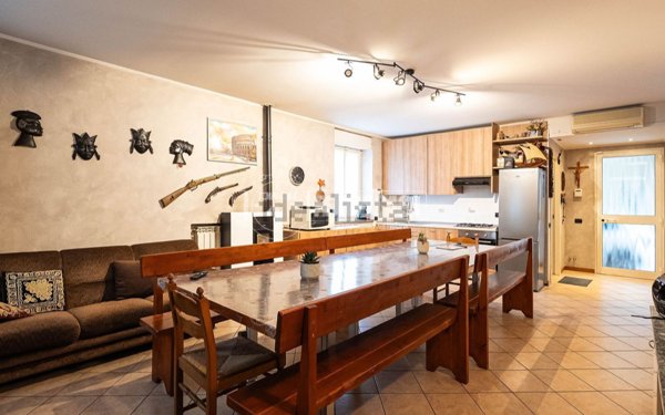 casa indipendente in vendita ad Arosio