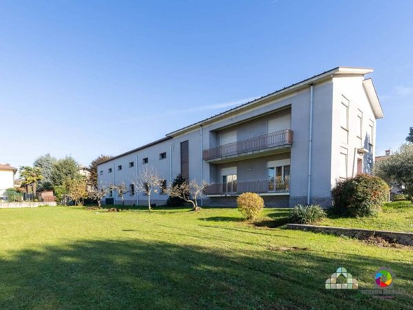 locale commerciale in vendita ad Arosio