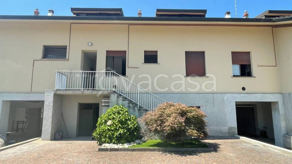 appartamento in vendita ad Arosio