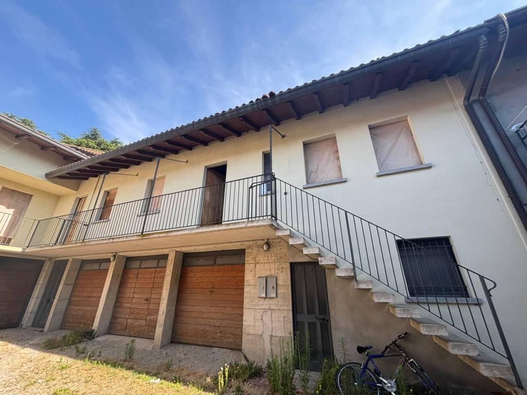 casa indipendente in vendita ad Arosio