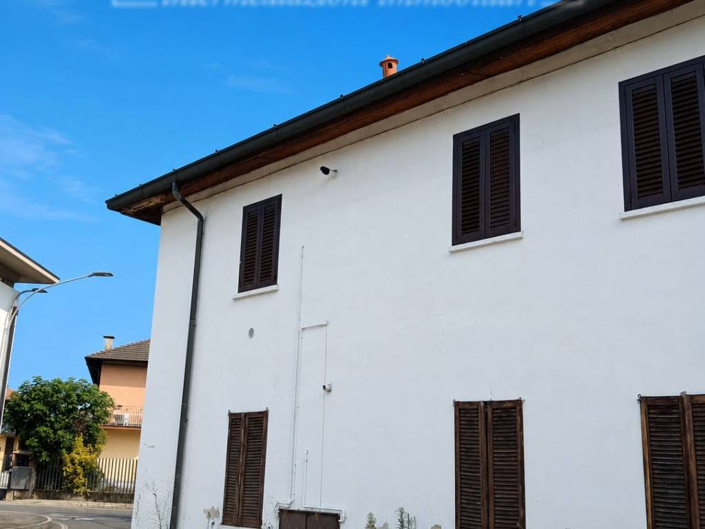 appartamento in vendita ad Arosio