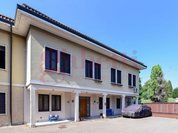 casa indipendente in vendita ad Arosio