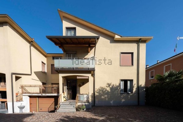 appartamento in vendita ad Arosio