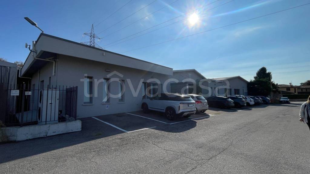 locale commerciale in vendita ad Arosio