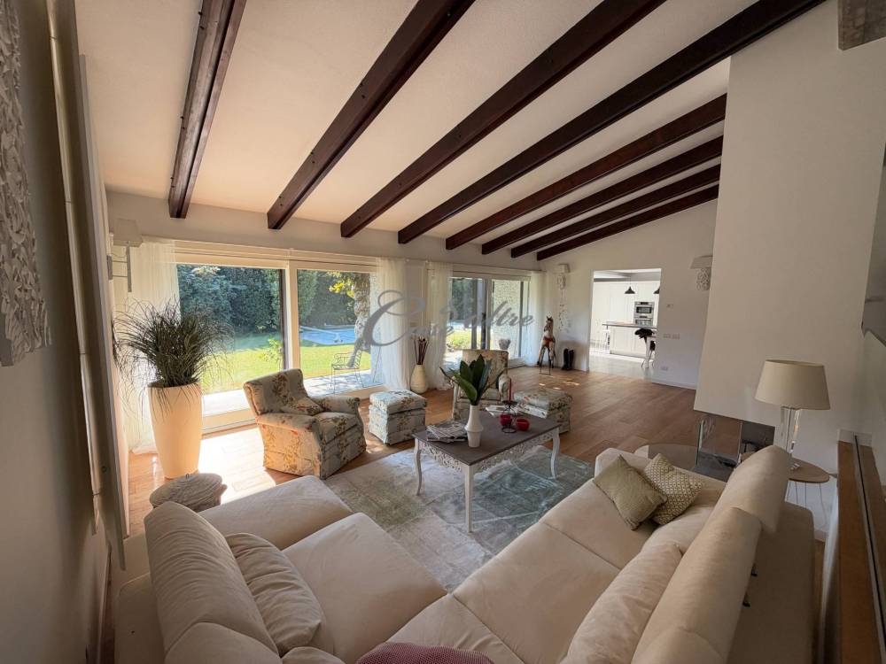 casa indipendente in vendita ad Arosio